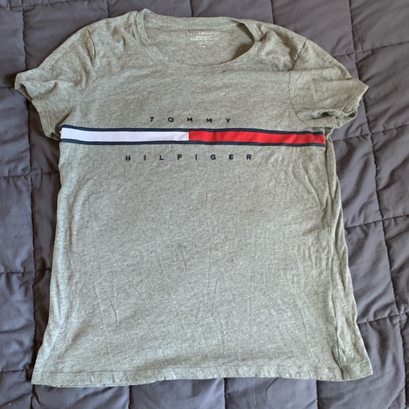 Tommy Hilfiger Tops - Tommy Hilfiger t shirt